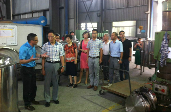 九三學社工一支社在公司舉行“九三學社抗戰(zhàn)勝利70周年” 學習活動(圖2)